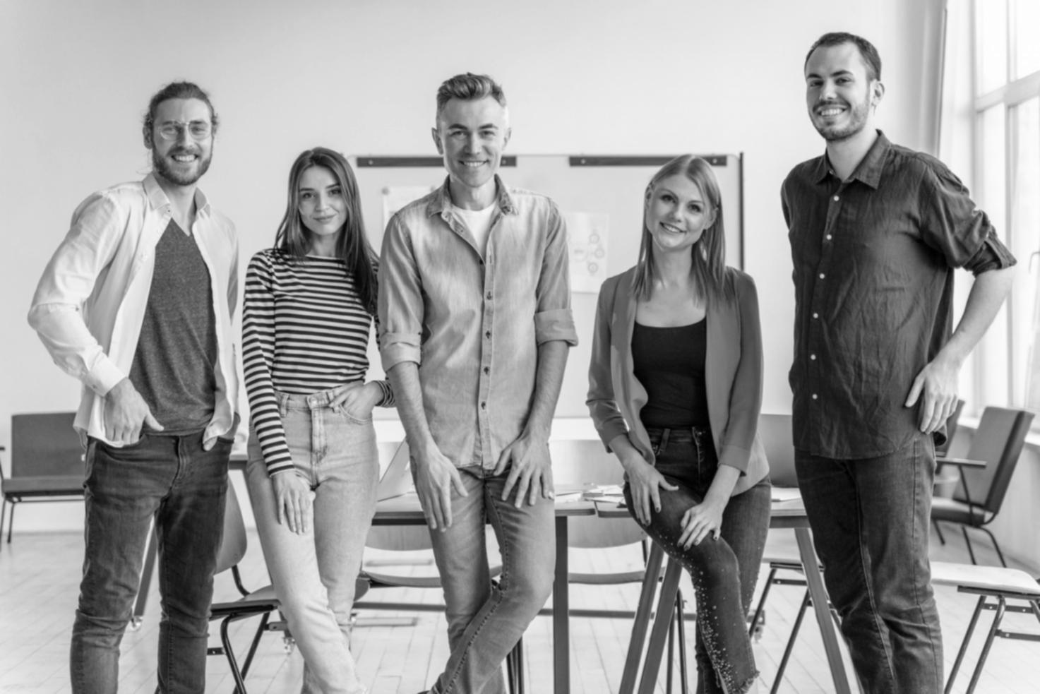Teilnehmer im interaktiven Online-Webinar mit Diskussion
